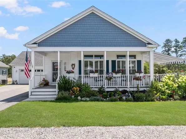 31 Sand Wedge Ln, Wakefield, RI 02879