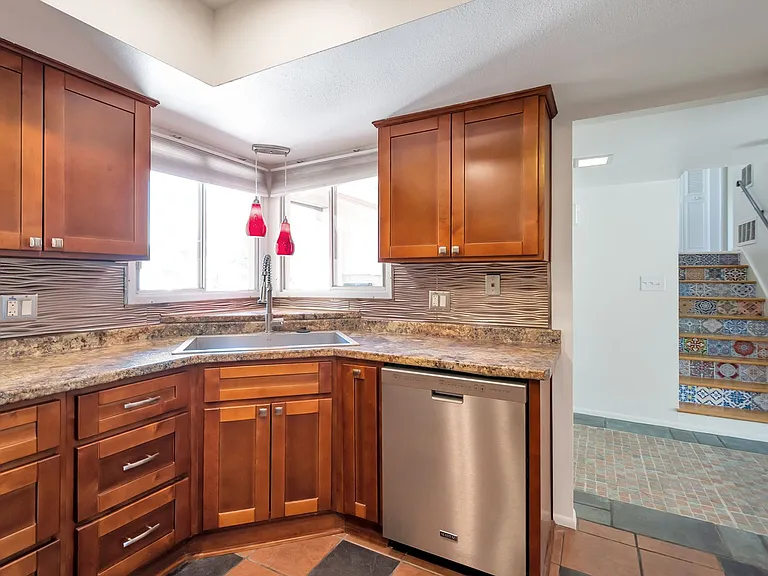 1633 E La Jolla Dr — Photo 17