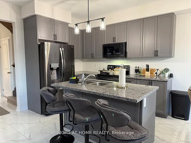 28 Federica Cres — Photo 6