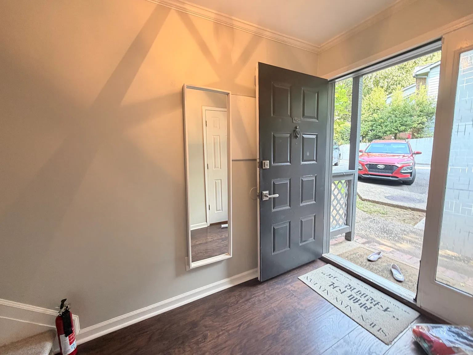 3 bed, 1585 sqft, $2,990 — Photo 3