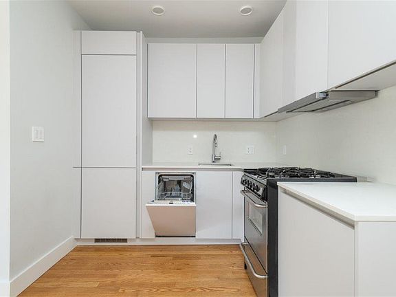 3rd image of 124 Highland Ave #26