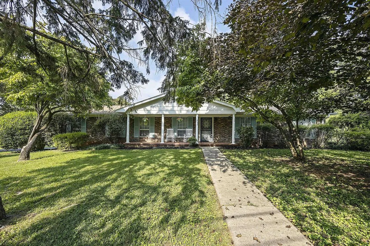 817 Roderick Road - 1 — Photo 1