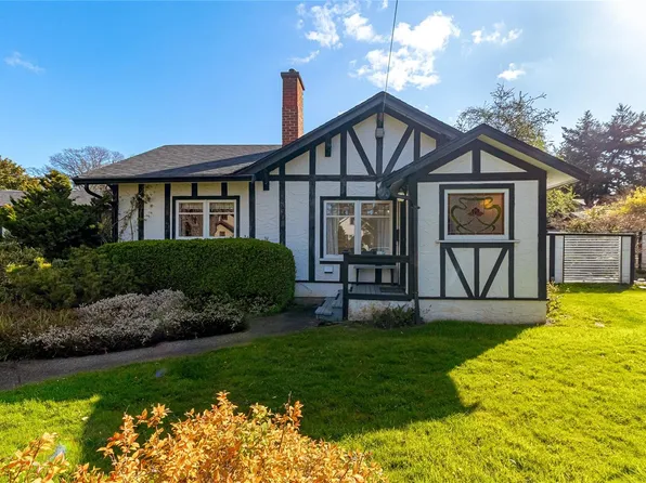 3777 Craigmillar Ave, Saanich, BC V8P 3H2