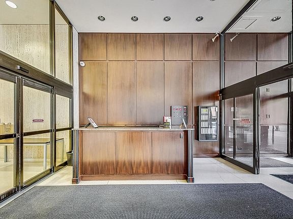 4th image of 1636 N Wells St APT 2114