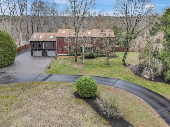 370 Gilbert St, Mansfield, MA 02048