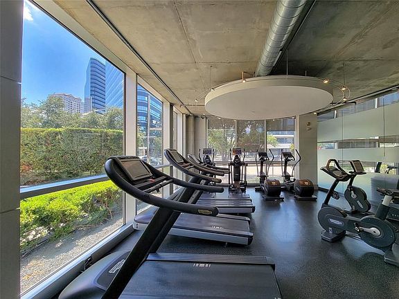 2nd image of 1901 Post Oak Blvd APT 1106