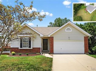 2664 Brookrun Dr, Belleville, IL 62221