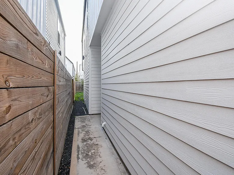 6828 Liverpool St — Photo 2