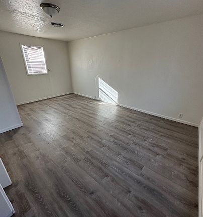 4th image of 712 E Grove Ave