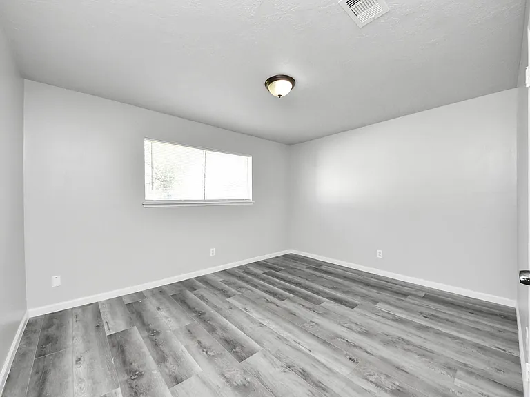 8011 La Roche Ln — Photo 36