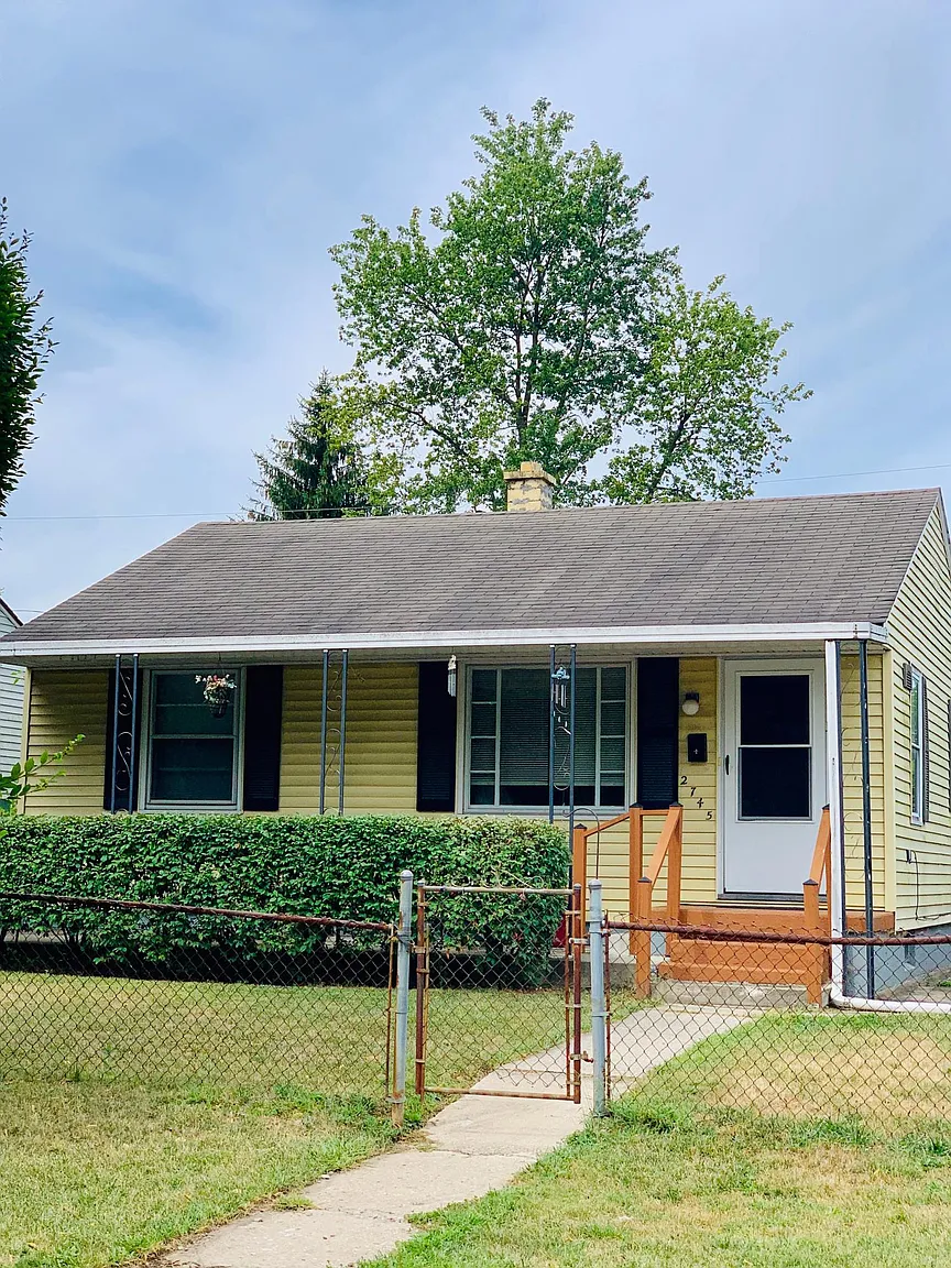 2745 Hiawatha St photo 1
