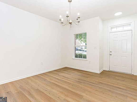 5th image of 2486 Laurel Cir NW