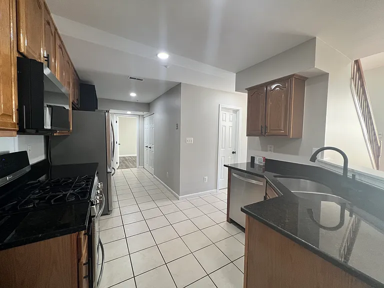 16401 Ellipse Ter — Photo 26