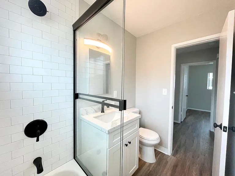 1144 N Mollison Ave — Photo 11