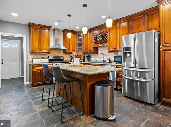 335 Penn St, Bristol, PA 19007