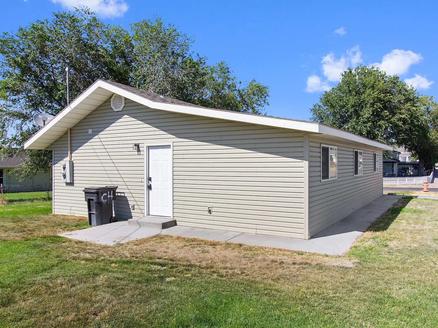 3 bed, 850 sqft, $1,350 — Photo 1