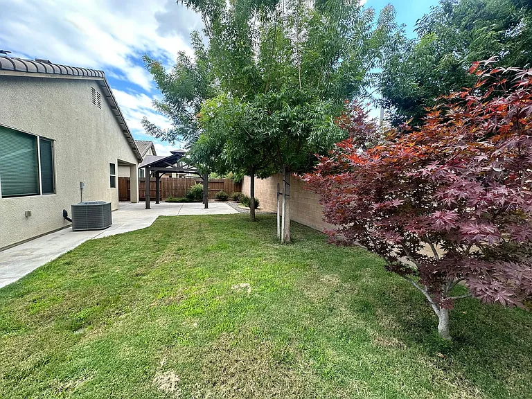 1725 N Silvervale St — Photo 7