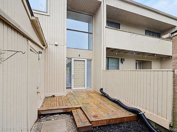 4th image of 7440 Azalea Ct