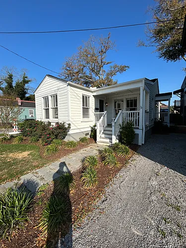 16 Cleveland St Photo 1
