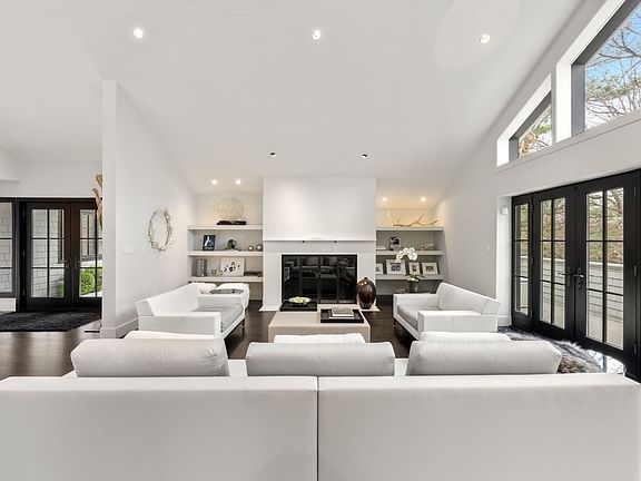 4th image of 44 Meadowbrook Rd