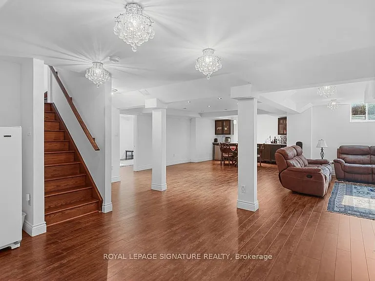 9 William Bowes Blvd — Photo 25
