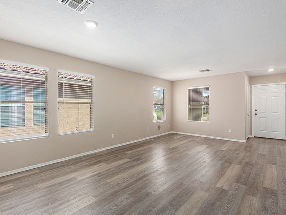 3rd image of 2810 W San Carlos Ln