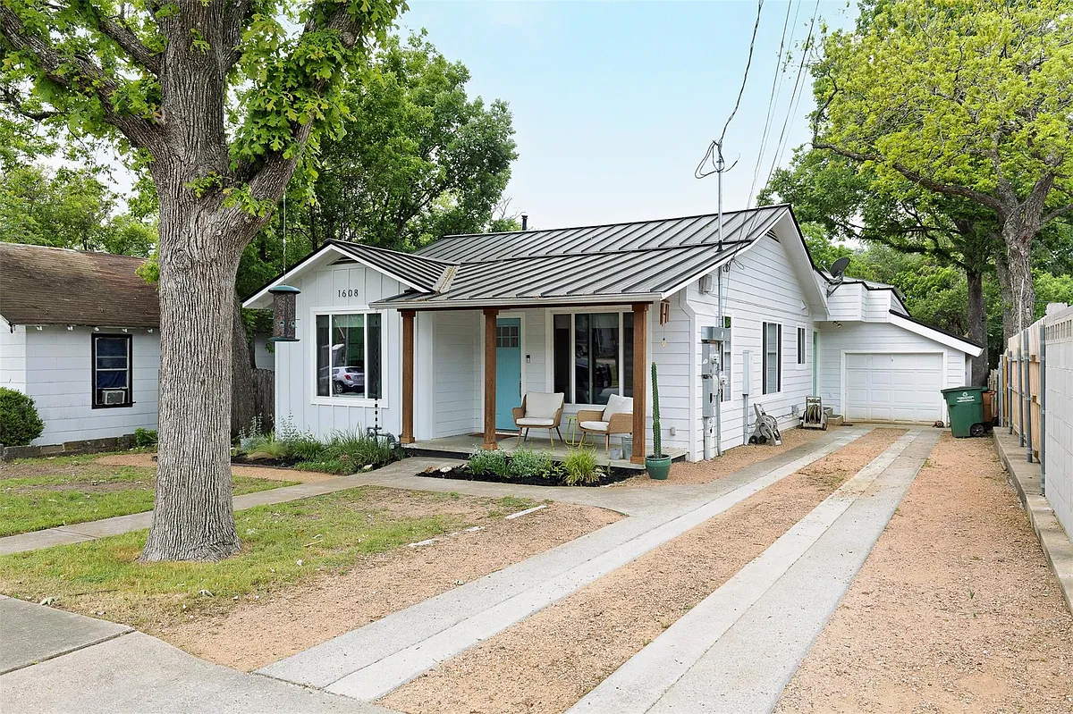 Building Photo - 1608 Cedar Ave #A