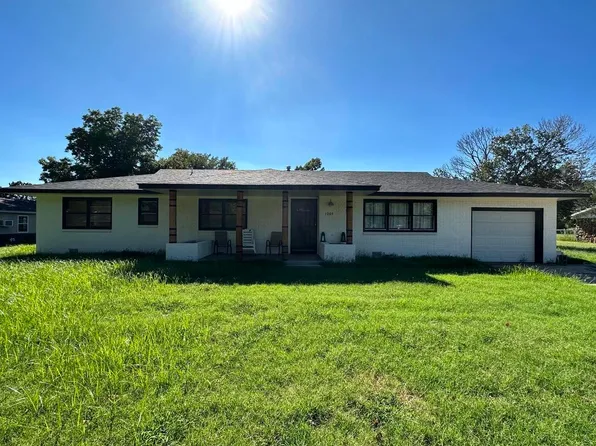 1009 Wilkie Rd, Mooreland, OK 73852