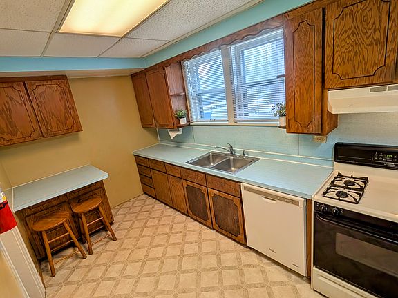 4th image of 350 W Sanborn St
