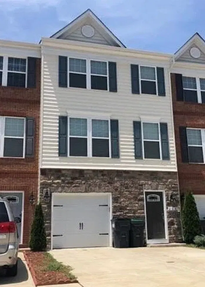 3 bed, 2000 sqft, $2,500 — Photo 1