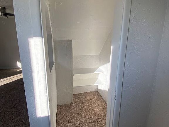 3rd image of 814 N Mariposa St
