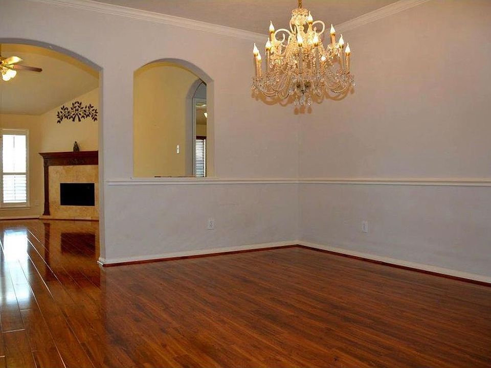 Gorgeous dining room!