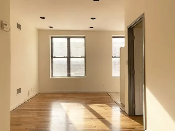 1627 Park Avenue image 1 of 8