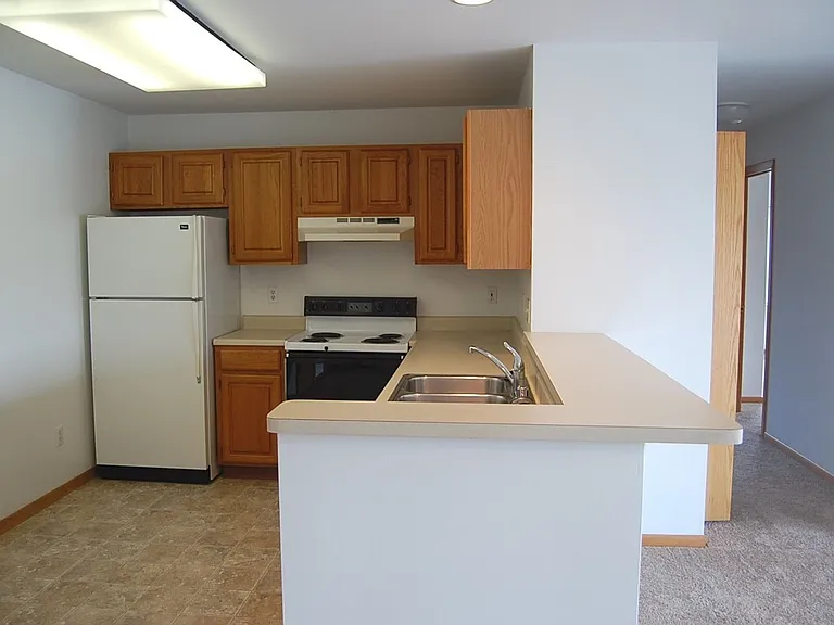 Riverwalk Apartments — Photo 38