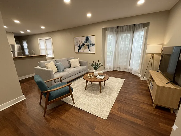 810 E 8th St #1 — Photo 1