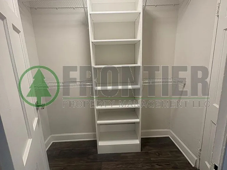 Renovated Studios, 1, & 2 bed apartments! — Photo 31