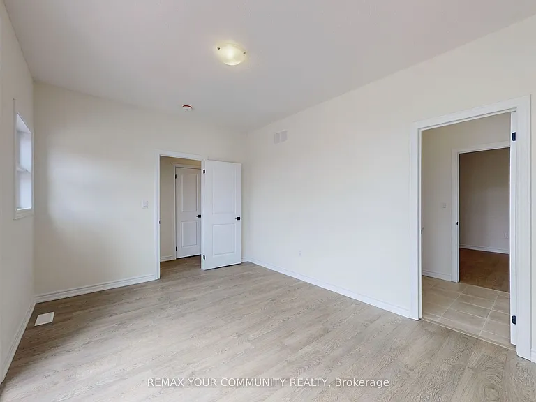 105 Halldorson Ave — Photo 33