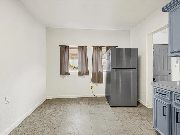 14336 Victoria St — Photo 11