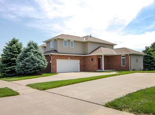 6255 Cascade Dr, Lincoln, NE 68504
