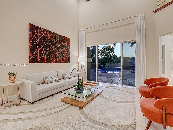 4th image of 1018 Waterside Cir