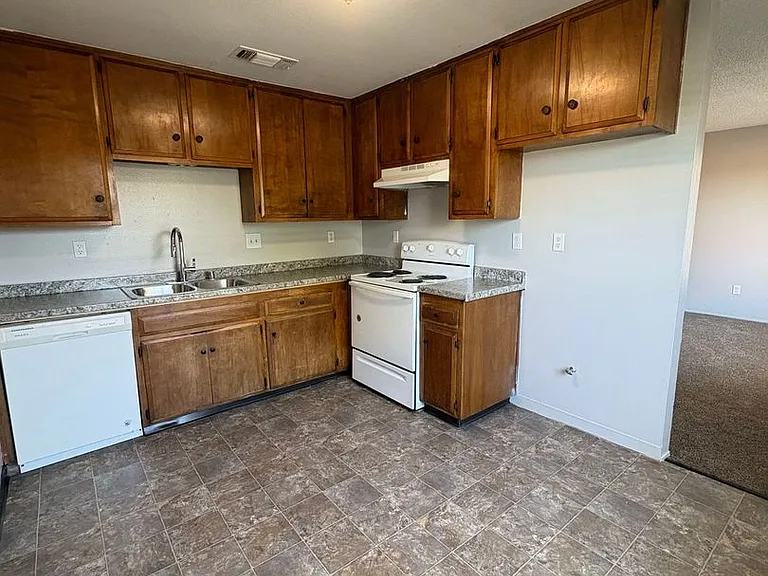 M12- 2816 N. Halfmoon Dr. — Photo 2