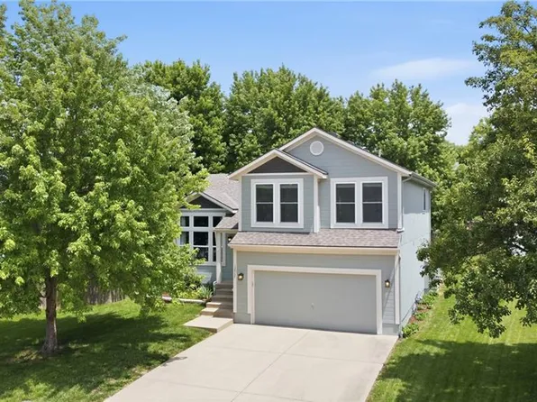 12537 S Logan St, Olathe, KS 66061