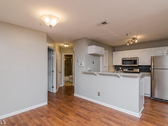 4th image of 2066 River Heights Walk SE