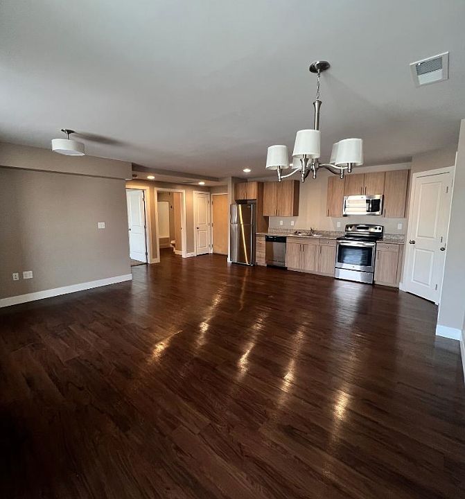 1st image of 105 1st St SE APT 302