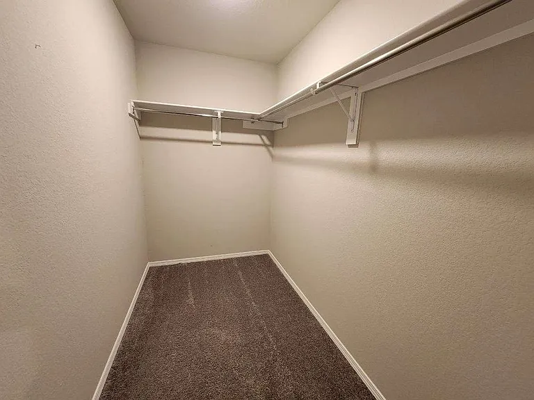 1072 Huntington Dr — Photo 5