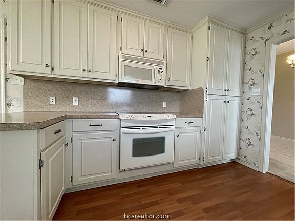 5th image of 3602 Ashbury Ln