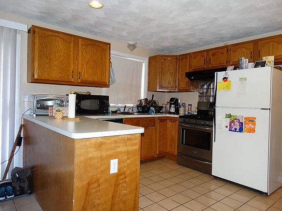 4th image of 50 Railroad Ave #50
