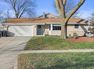 1410 Greenway Ter, Waukesha, WI 53186