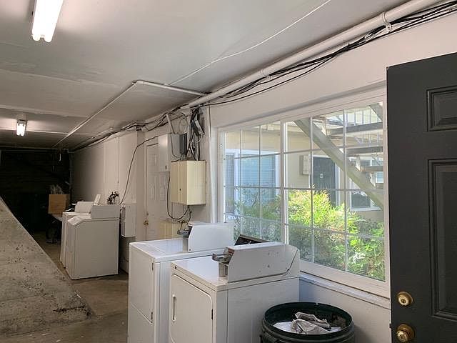 2nd image of 2930 Macarthur Blvd #3