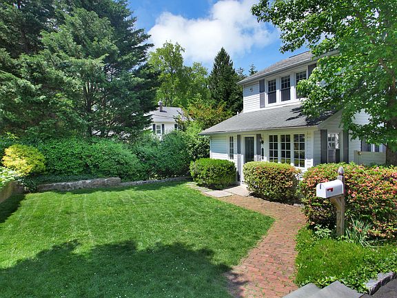 779 Forest Ave Larchmont NY-print-033-031-003-4200x2800-300dpi.jpg